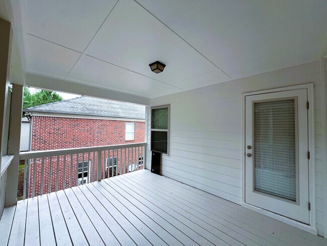 Building Photo - 3015 Carrick Rd