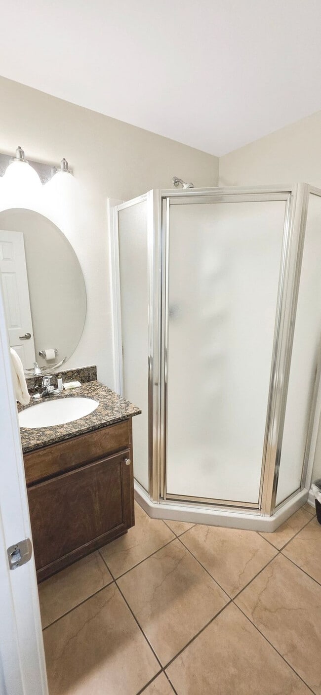 Building Photo - 2421 Beachview Dr