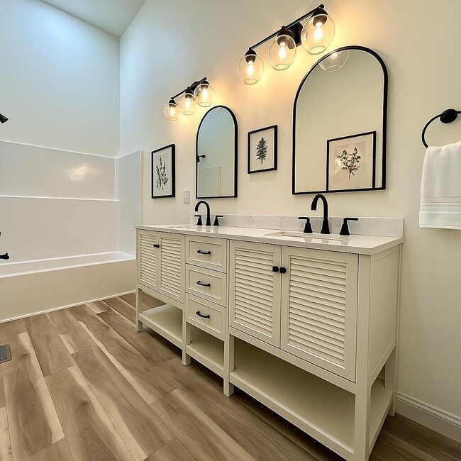 Building Photo - 321 Randolph St