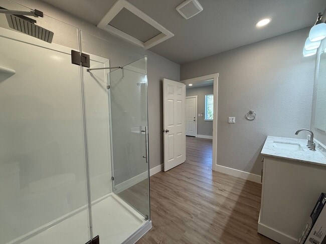 Building Photo - AVAILABLE NOW!  Newly Remodeled 1 bedroom, 1 bath in downtown area, won't last long!