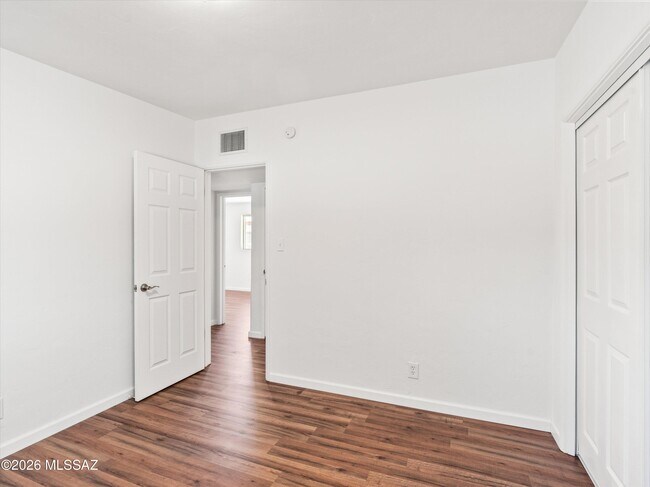Building Photo - 5725 E 10th St