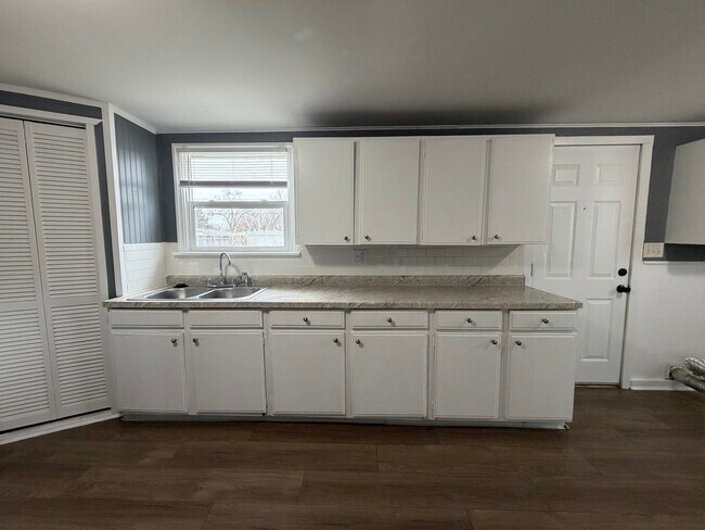 Building Photo - 535 15th Ave