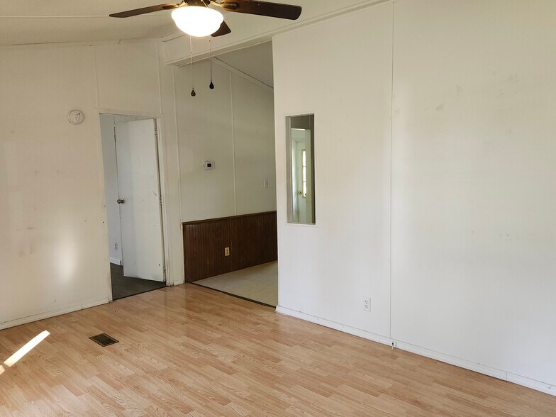 Building Photo - 3 Arrows Est