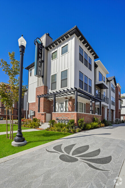 Building Photo - Current Townhomes