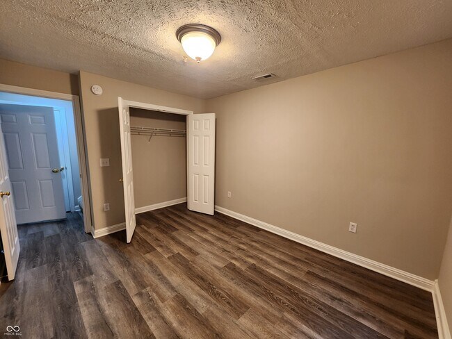 Building Photo - 1479 Autumn Oak St