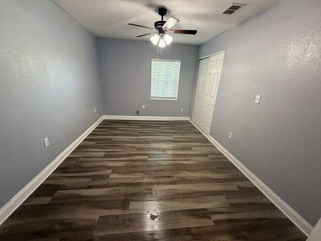 Building Photo - Beautiful 4BR/3BA Home
