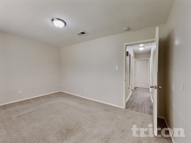 Building Photo - 23110 Newgate Dr