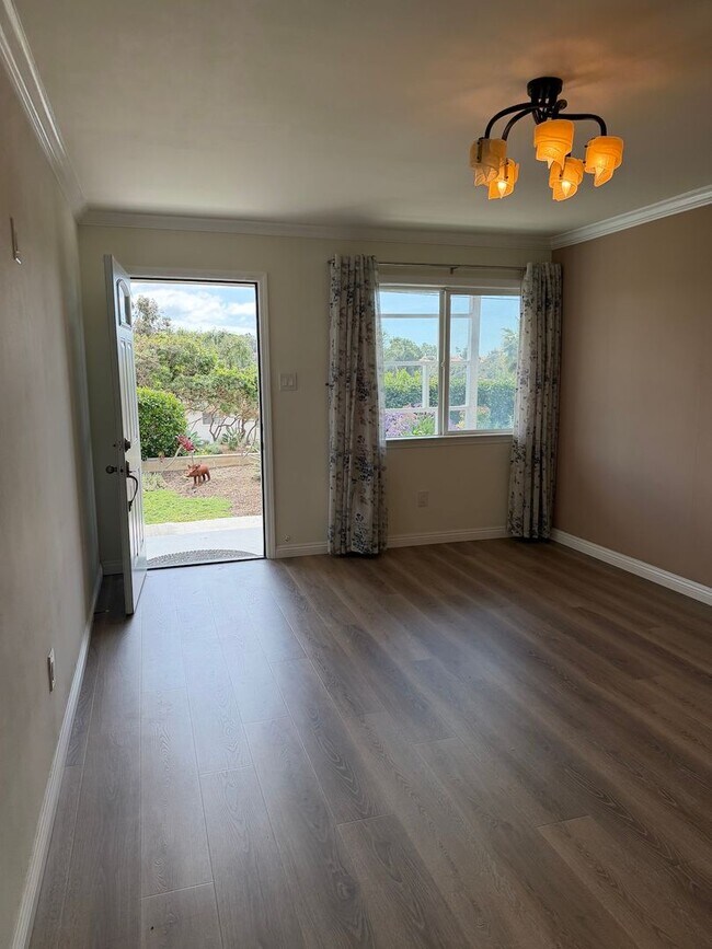 Building Photo - Beautifully Updated 3 Bed, 2 Bath Home in West Vista