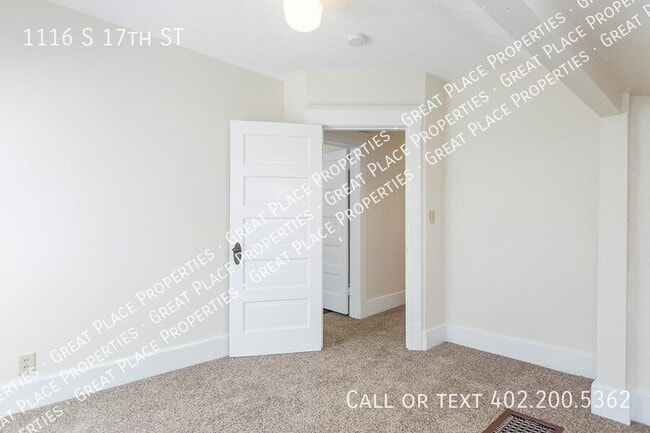 Building Photo - 1116 S 17th St