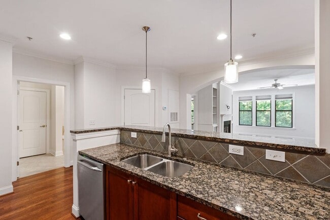 Building Photo - AVAILABLE NOW! $200 off 1st month's rent!! Gorgeous 1 bedroom, 1 bath condo in The Landing at Sou...