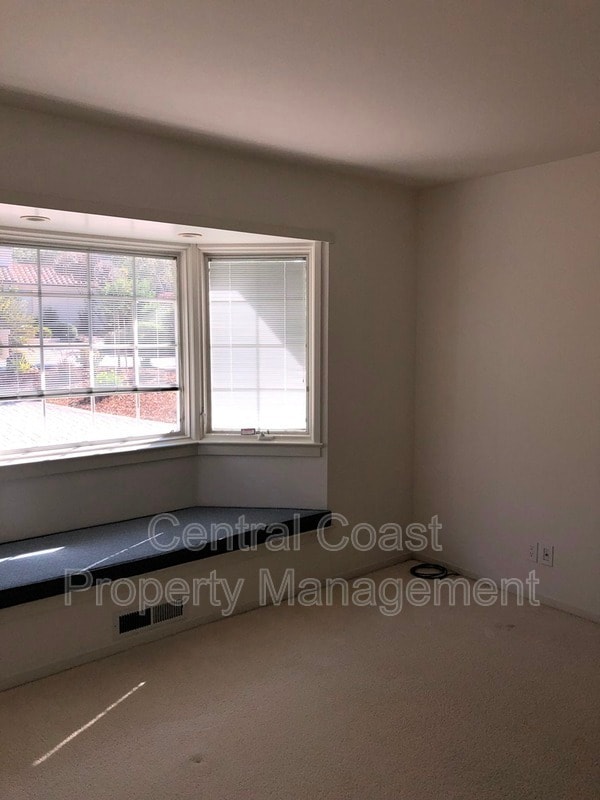Building Photo - 2884 Sloat Rd