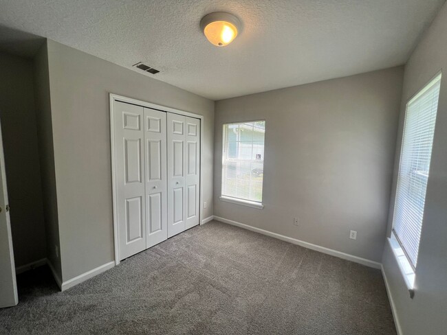 Building Photo - Newly Renovated 3 bedroom 2 bath home!!