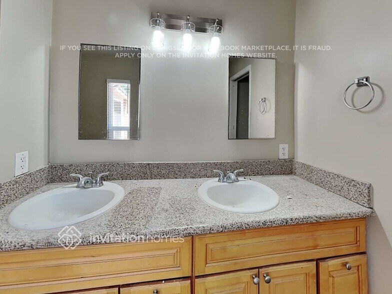 Building Photo - 15804 Mayall St