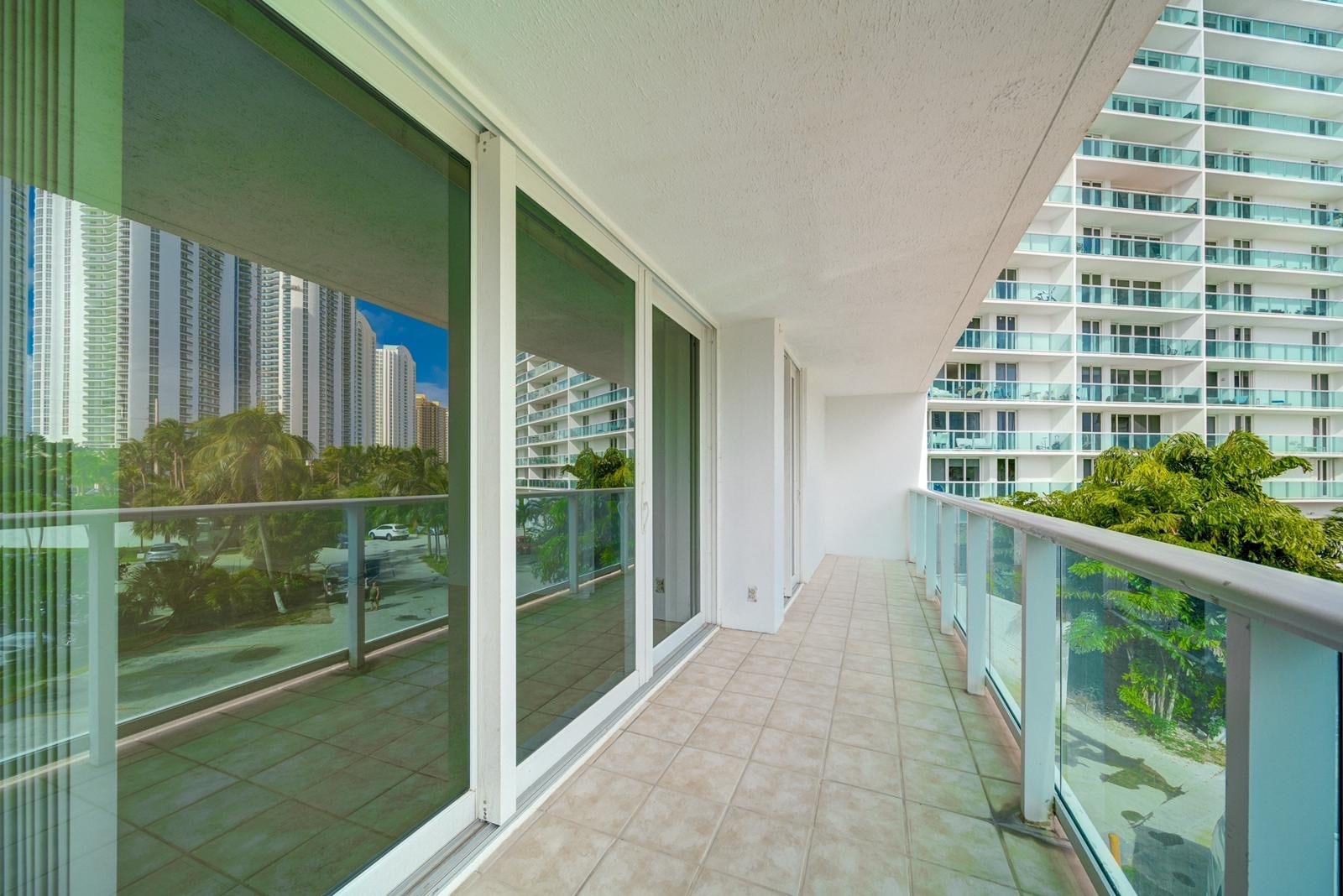 Building Photo - 100 Bayview Dr