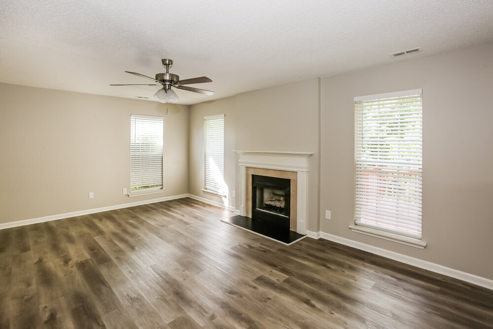 Building Photo - 137 Lantana Dr