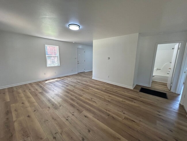 Building Photo - 271 N Bradford Ave
