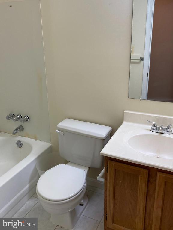 Building Photo - 9006 Pickwick Village Terrace