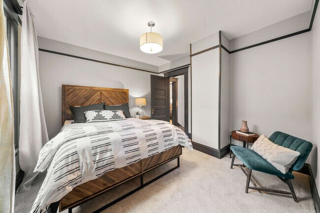 Building Photo - 3820 SE Belmont St