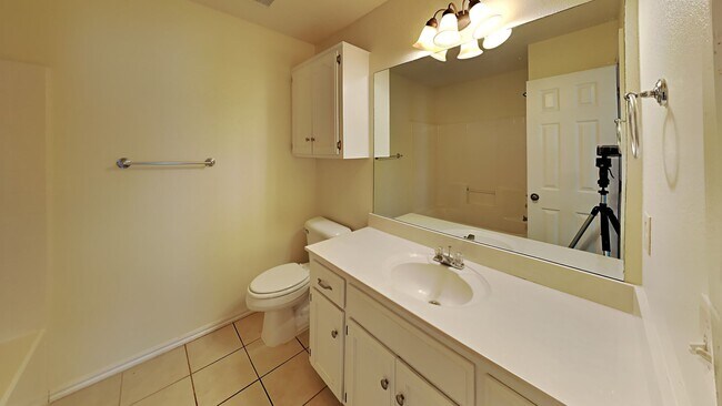 Building Photo - Beautiful 3 Bedroom 3 Bath Home - Moore Sc...