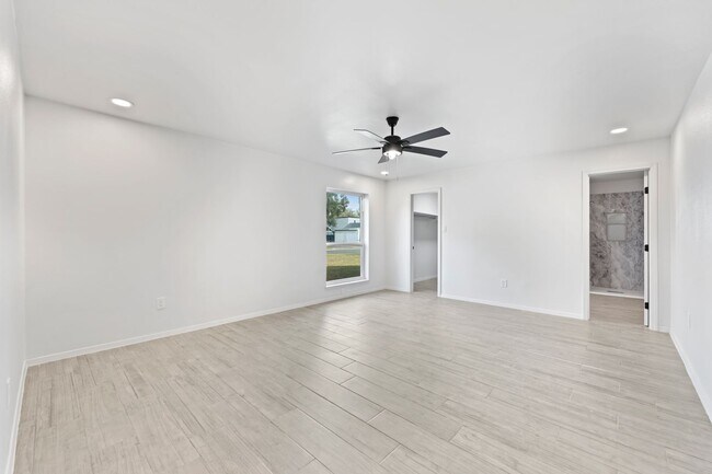 Building Photo - Chic, Bright, and Inviting - Welcome to Lark!