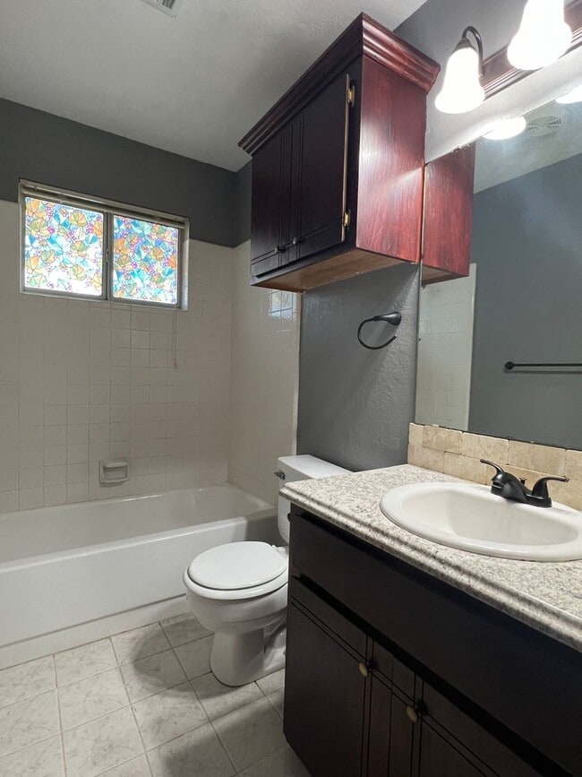 Building Photo - 4016 SW Mesquite Dr