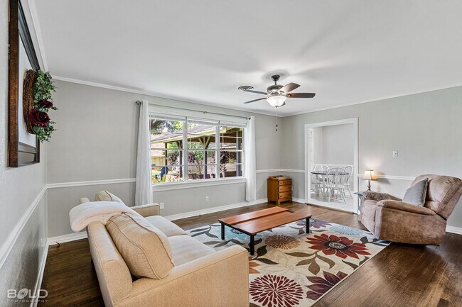 Building Photo - Adorable Broadmoor rental!