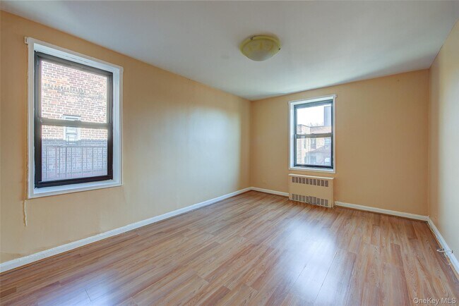 Building Photo - 87-10 34th Ave