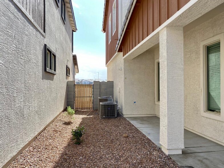 Building Photo - 612 W Derringer Way
