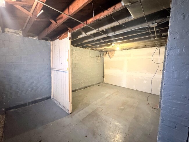 Building Photo - 1838 Holmes Ave