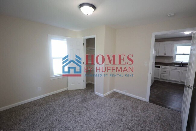 Building Photo - Two Bedroom House | Move in Ready