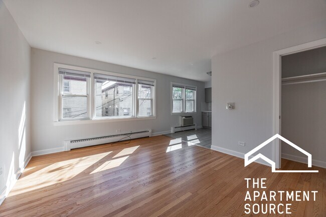 Building Photo - 5824 W Lawrence Ave