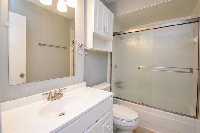 Building Photo - 6639 Rowell Ct