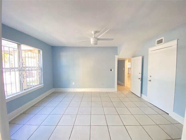 Building Photo - 4600 NE 1st Ave