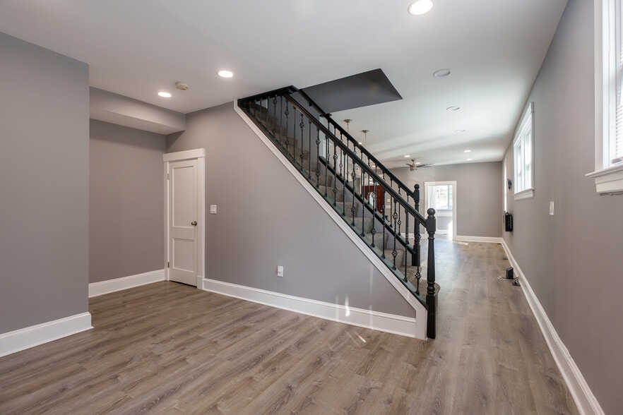 Building Photo - 3706 3rd St