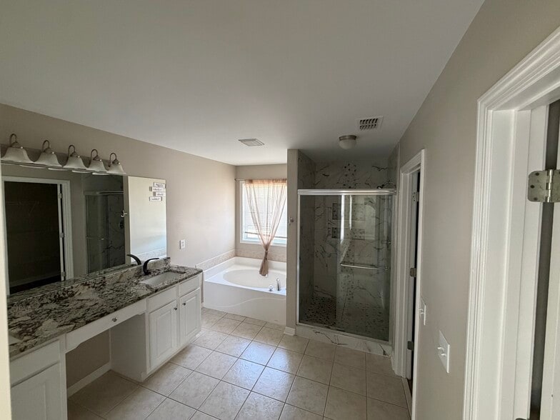 Master bathroom - 3315 Watson Gate Rd