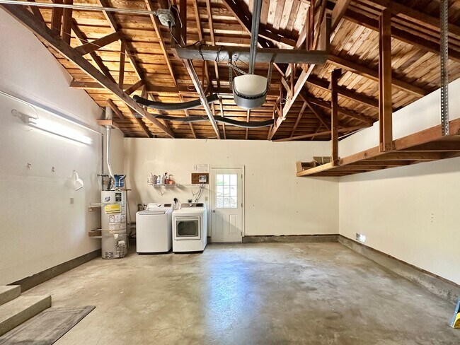 Building Photo - Charming Terra Linda Home in San Rafael