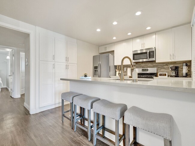 Building Photo - 7405 Seashore Dr