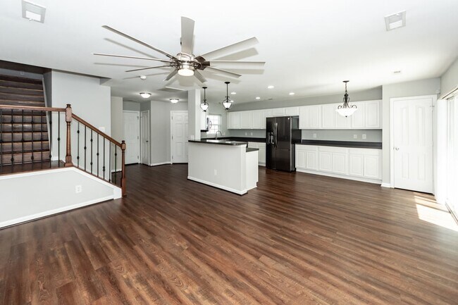 Building Photo - 5150 Trump St
