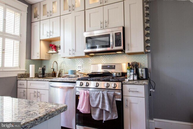 Building Photo - 148 Adams St NW