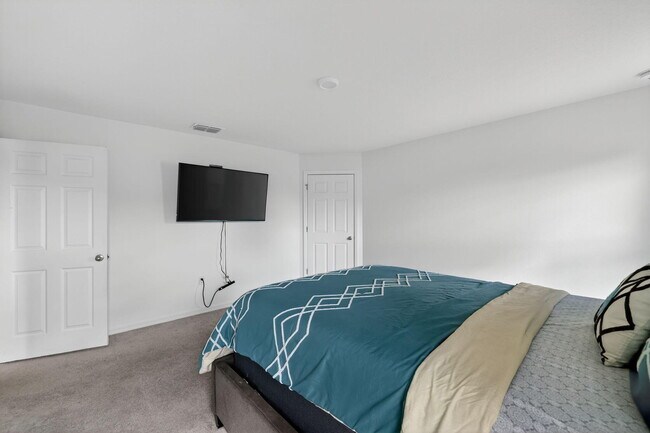 Building Photo - 644 SW Hoffenberg Ave