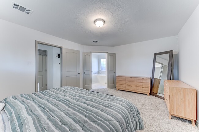 Building Photo - 204 Shoreview Dr