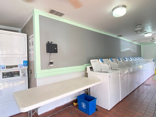 Building Photo - 1/1 Updated Condo In Heart Of Ocala
