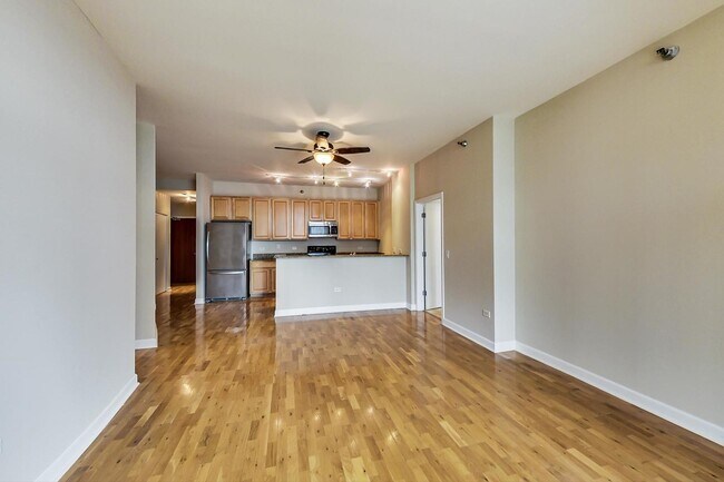 Building Photo - 1322 S Prairie Ave