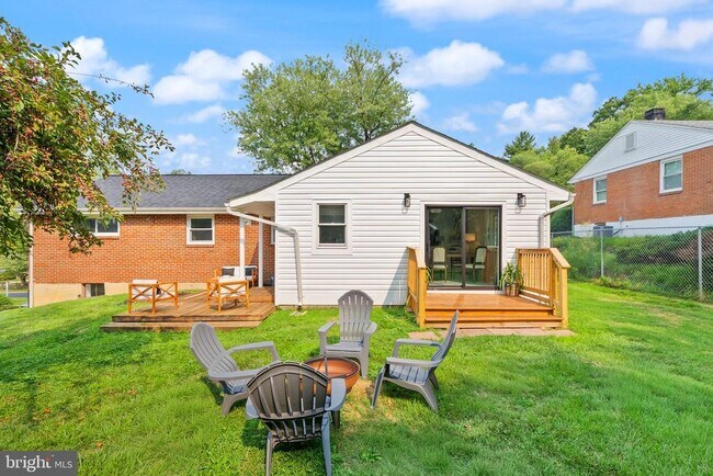 Building Photo - 6206 Hillview Ave