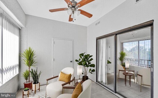 Building Photo - 11500 Fairway Dr