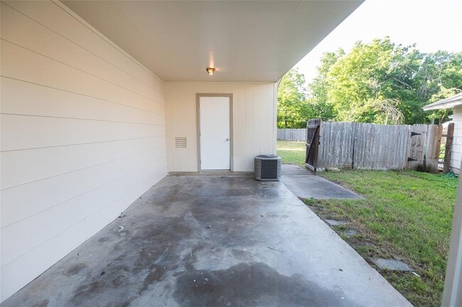 Building Photo - 1407 Click Cove
