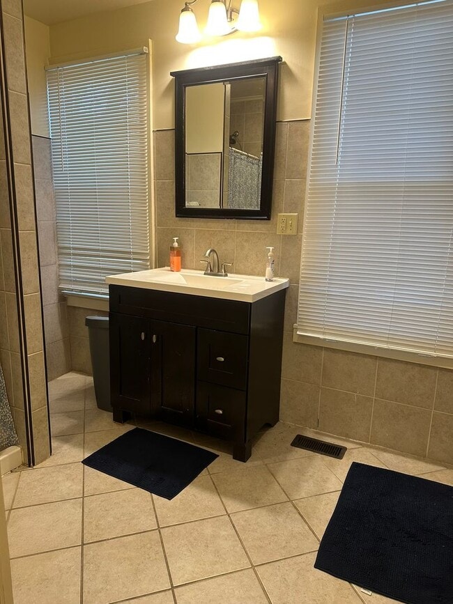 Building Photo - 113 Comstock Pl