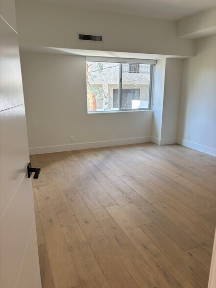 Building Photo - 1155 N La Cienega Blvd