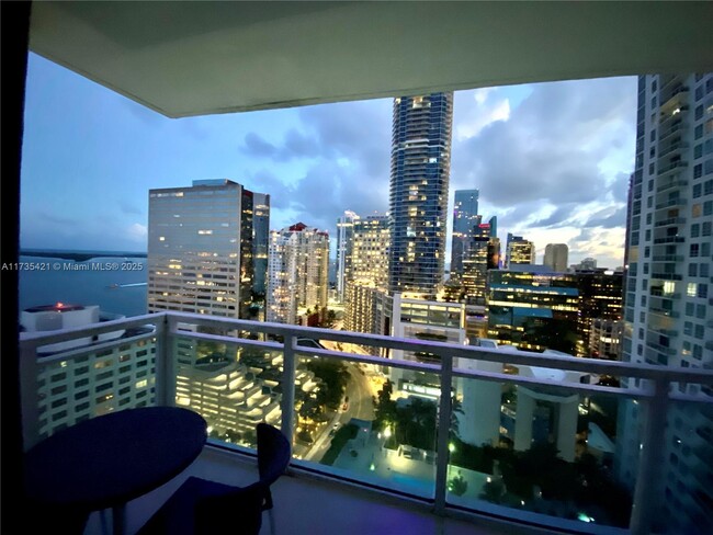 Building Photo - 950 Brickell Bay Dr