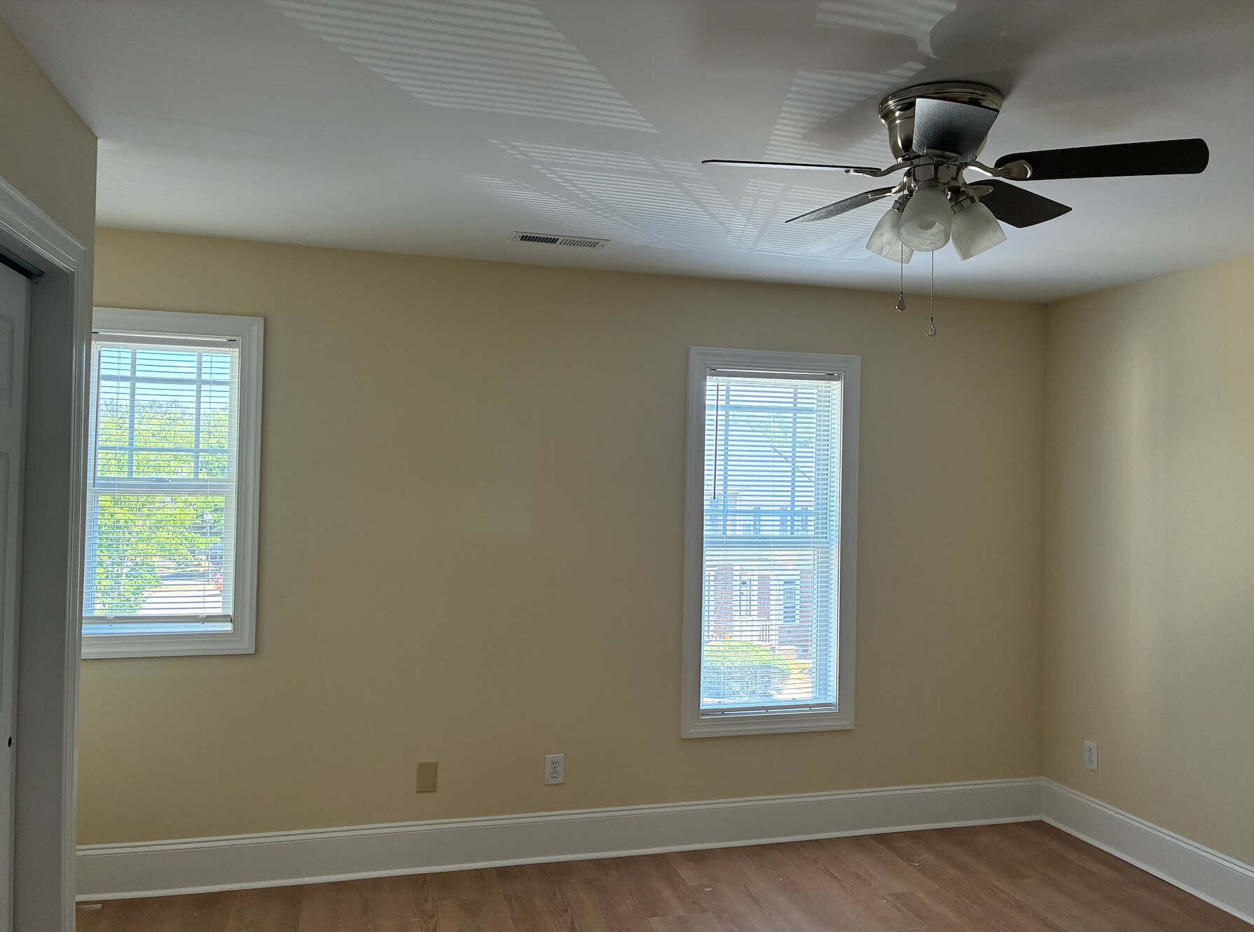 Building Photo - Room in Townhome on Windermere Dr